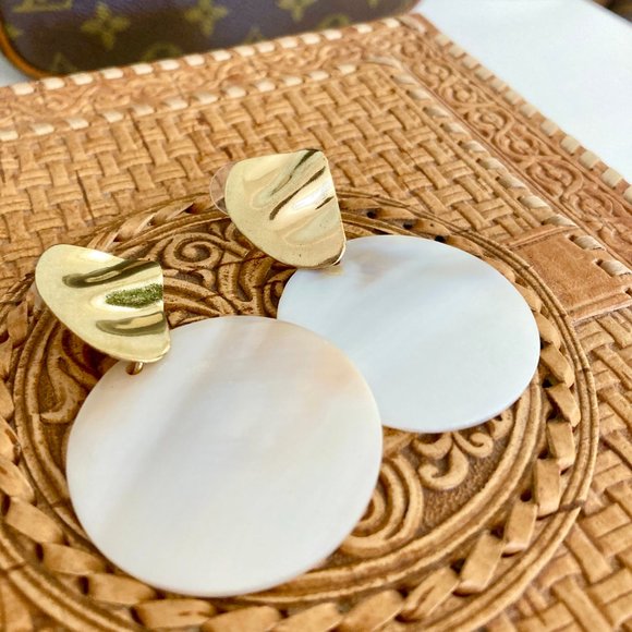 Hammered Gold Shell Earrings - NWT - Picture 2 of 3
